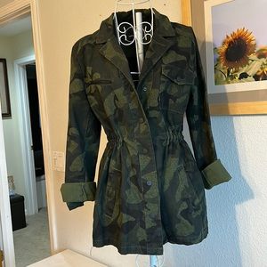 *NEW* Hurley button-up jacket w/ hidden inside waist cinch. Size Medium.